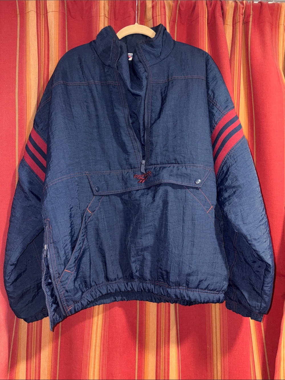 Men’s Reebok Pullover Windbreaker Jacket with Red Stripe Detail size Large
